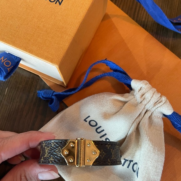 LOUIS VUITTON NANO MONOGRAM BRACELET - Picture 5 of 16